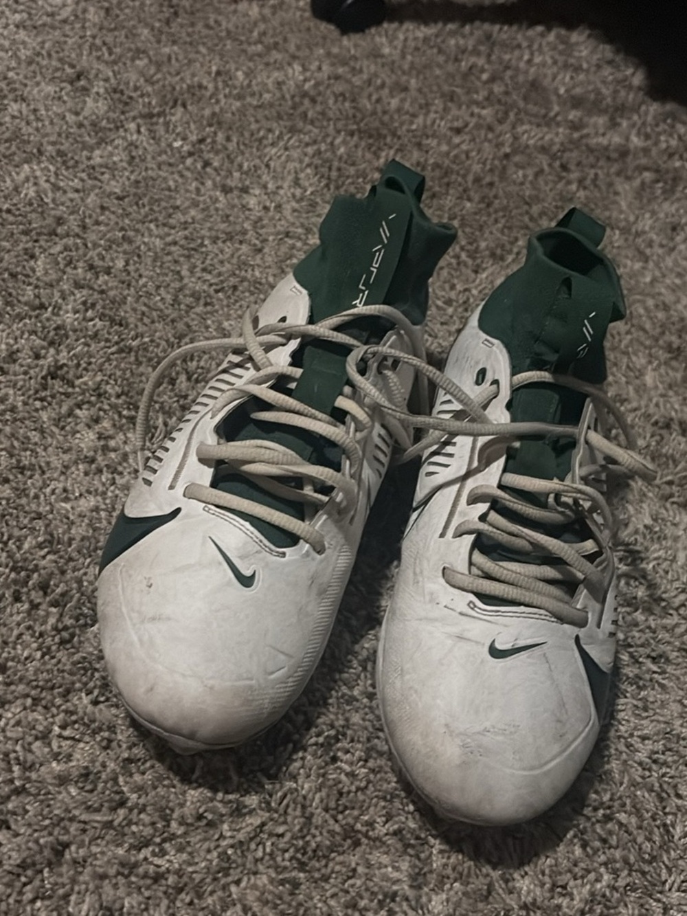 Nike Men’s White and Dark Green Athletic Cleats